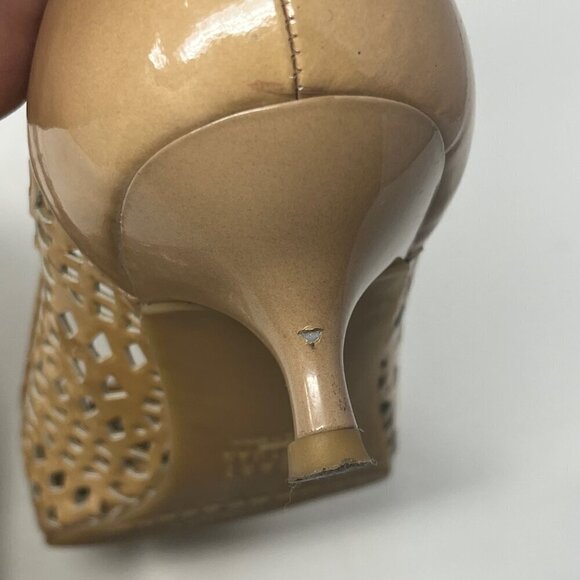 Stuart Weitzman kitten heels beige tan 8.5 perforated bows - Picture 9 of 10